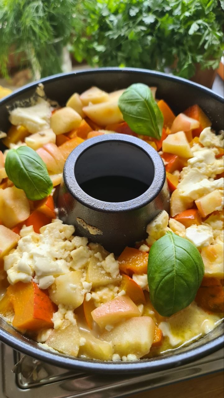 Hokkaido Surprise – der schnelle Kürbis-Apfel-Feta-Auflauf