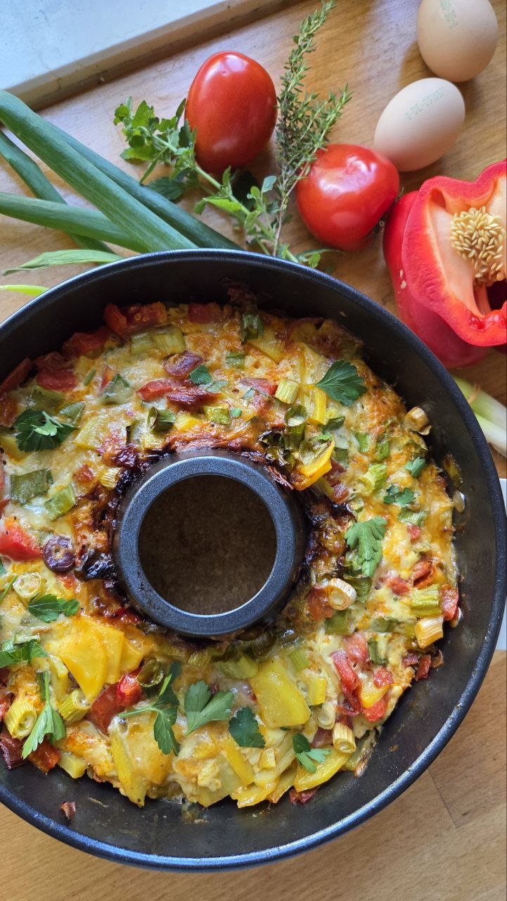 Chorizo-Tortilla mit Kartoffeln & mediterranem Gemüse